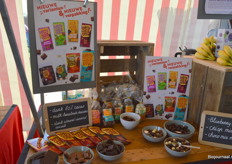 En ze liet de nieuwe varianten en nieuwe verpakking van Happy Chocolate zien.